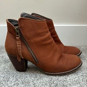Steve Madden | Chestnut Brown Leather Ankle Boot Size 6 Fall Winter